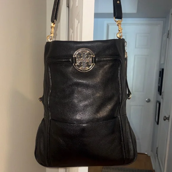 Tory Burch Amanda Foldover
Crossbody Leather Bag. GUC - Picture 3 of 12